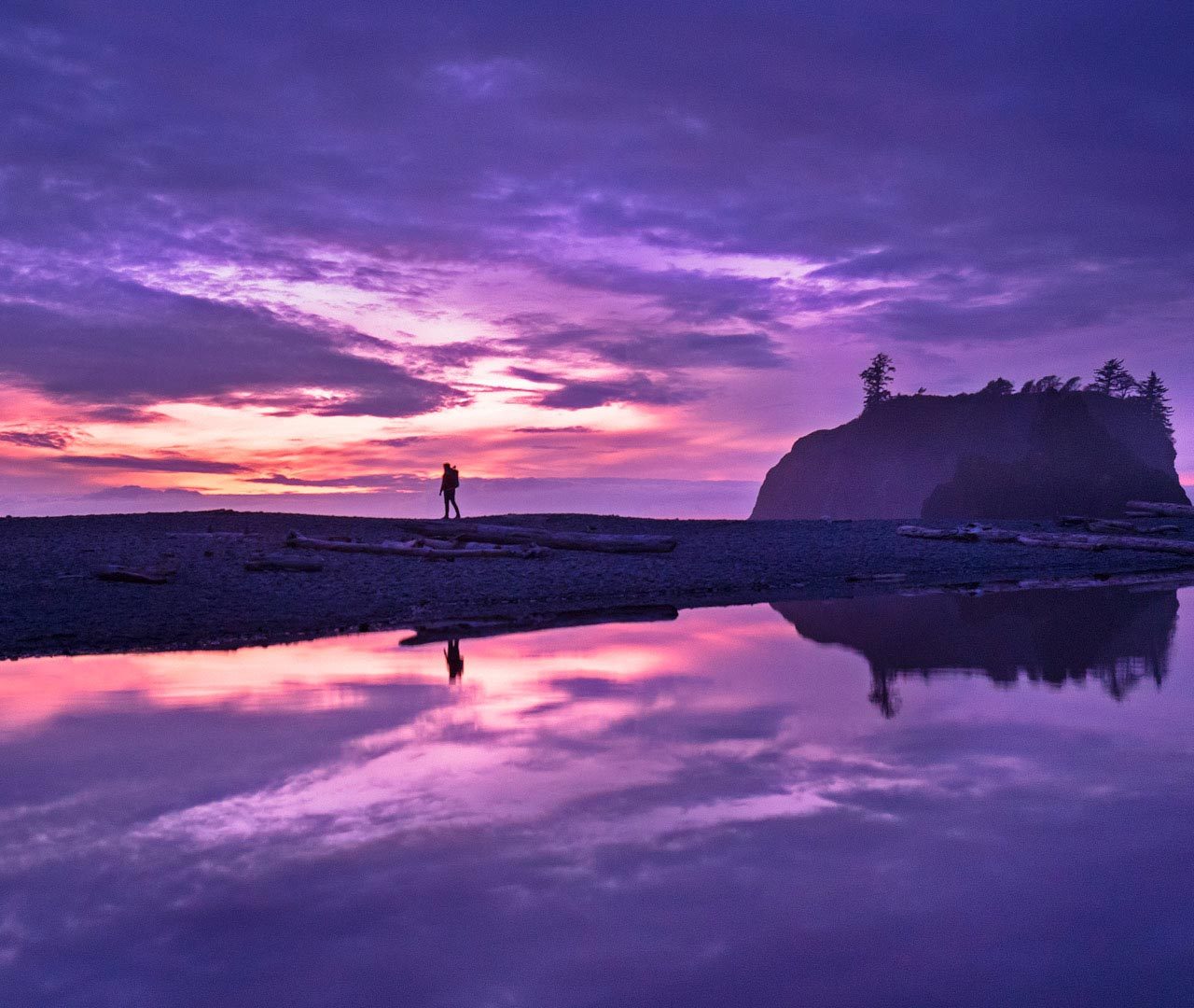 Simply com. Подсветка скалы. Ruby Beach Washington. Умиротворение на рабочий стол 1920х1080.