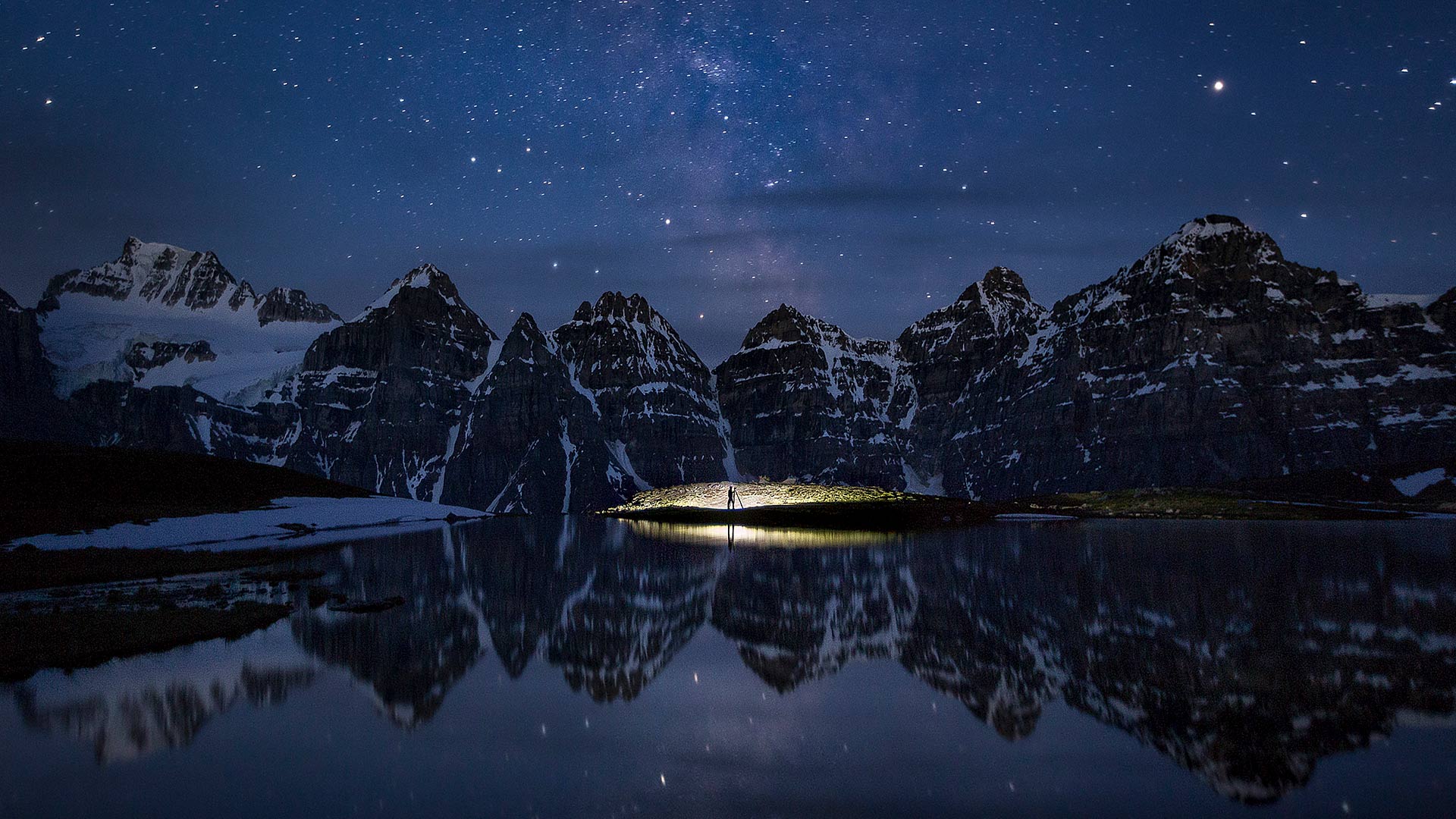Www bing com image. Горы ночью. Горы озеро ночь. Скалистые горы ночью. Красивые горы ночью.