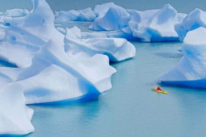 Lago Gray Kayaker