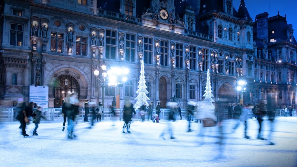 Skating Paris City Hall