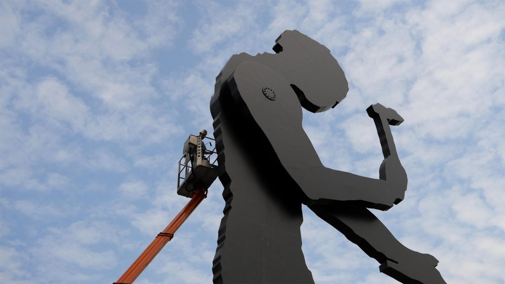 Hammering Man