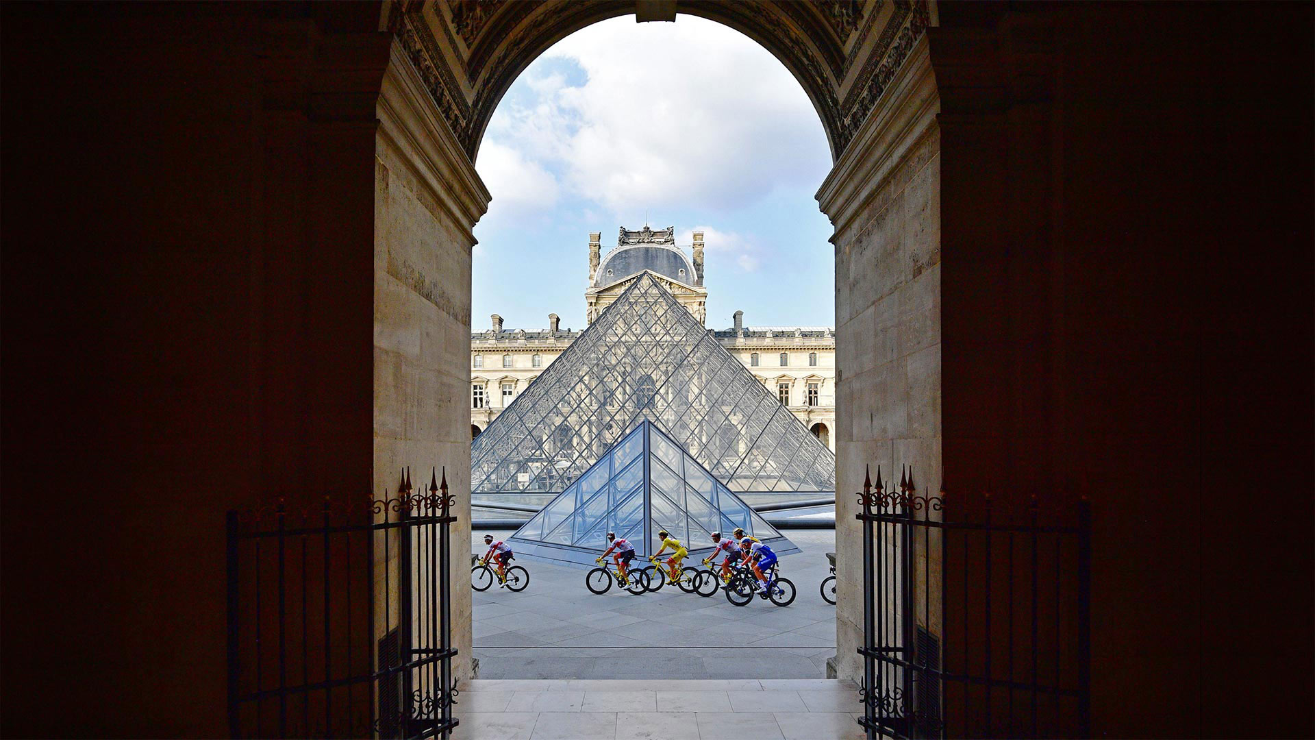Louvre Riders