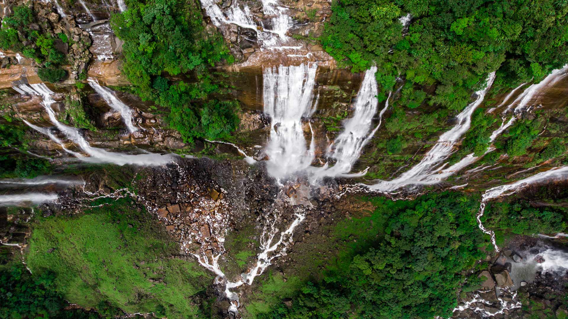 Nohsngithiang Falls