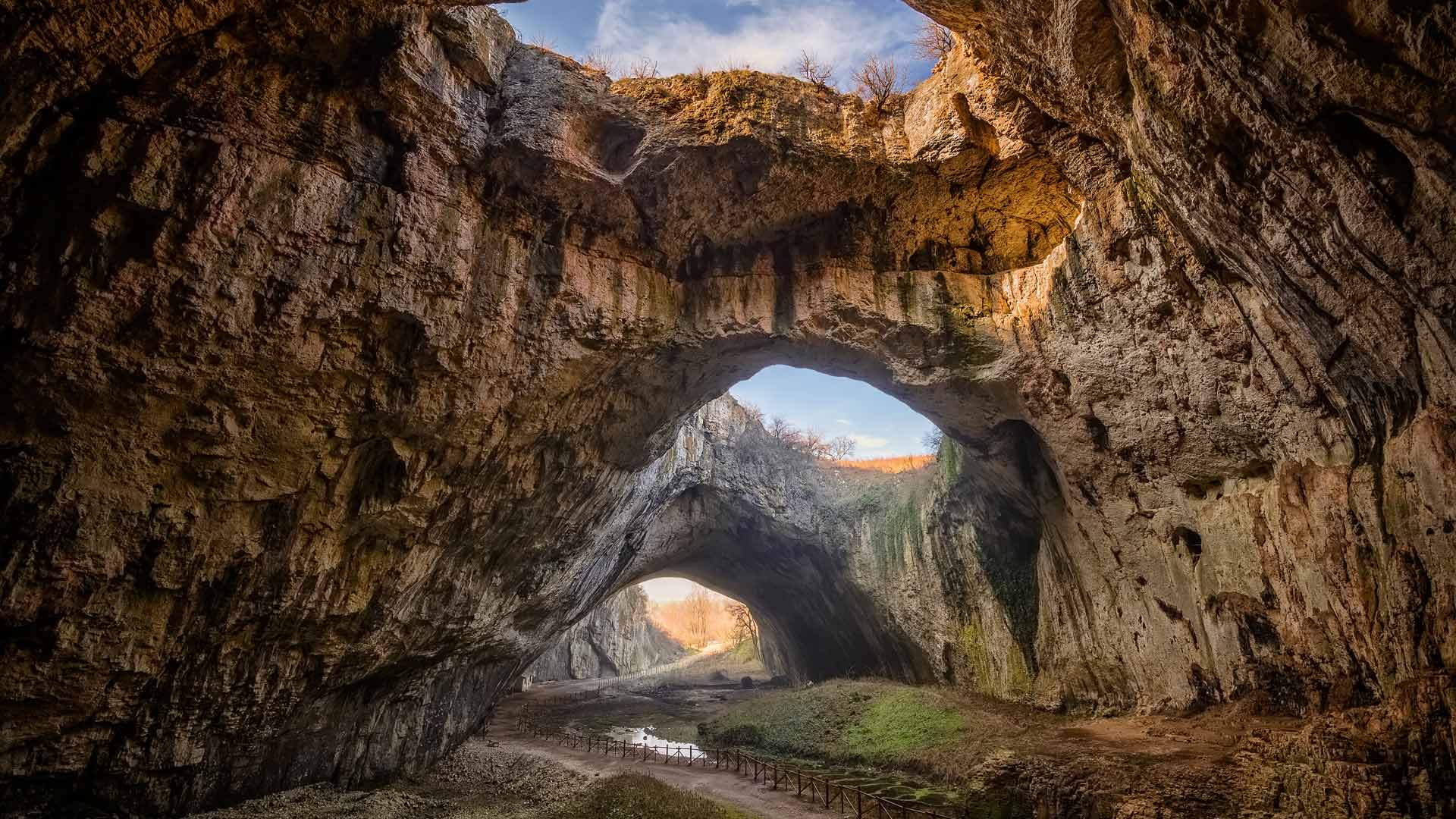 Devetashka Cave