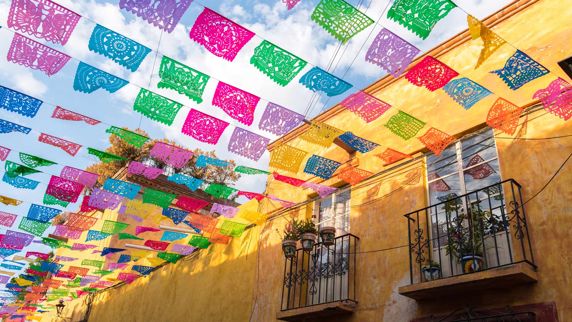 Cinco Flags